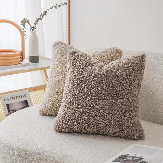 Foindtower 2 Pieces 22x22 Inch Khaki, Faux Fur Throw Pillow Cover Accent Sherpa Pillow Fuzzy Soft Pillowcases Sheepskin Decorative Fleece Cushion Case for Bed Couch Living Room